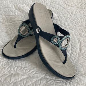 Croc sandals with arch support. Navy and teal with silver.